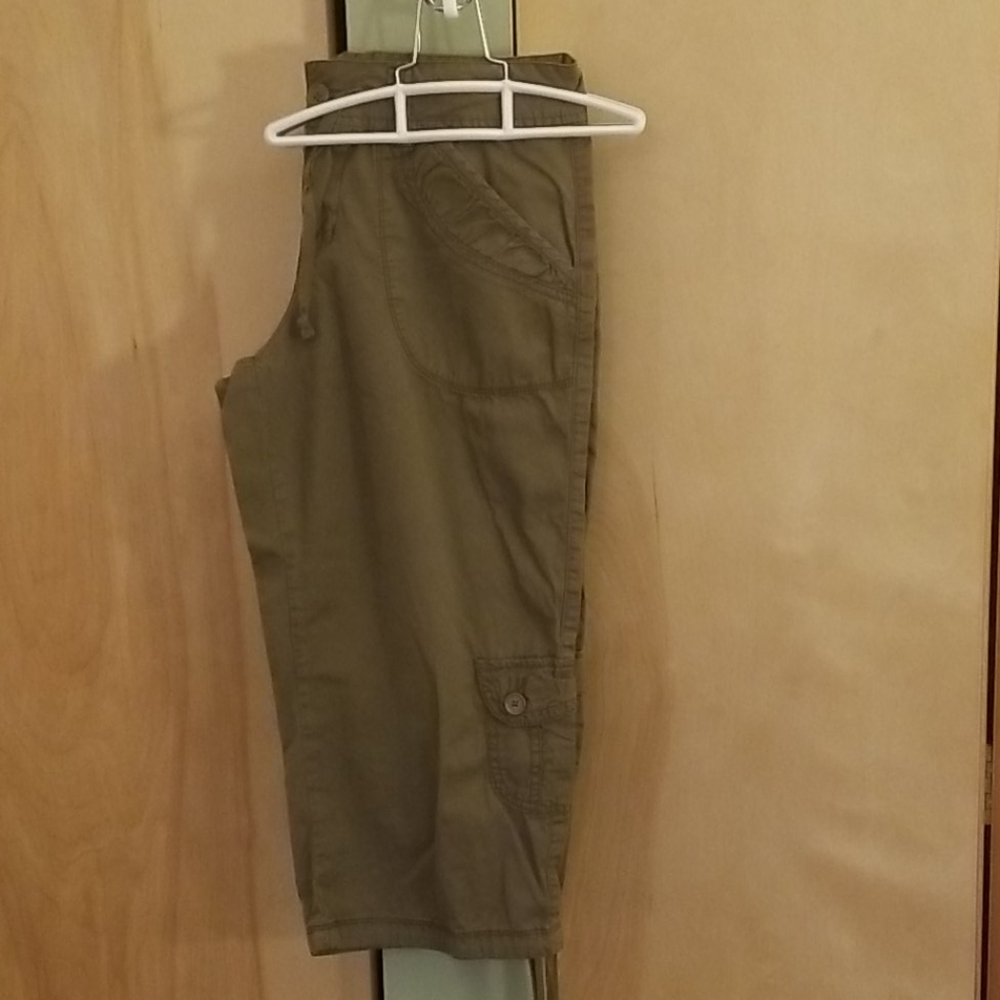 Ladies drawstring capris